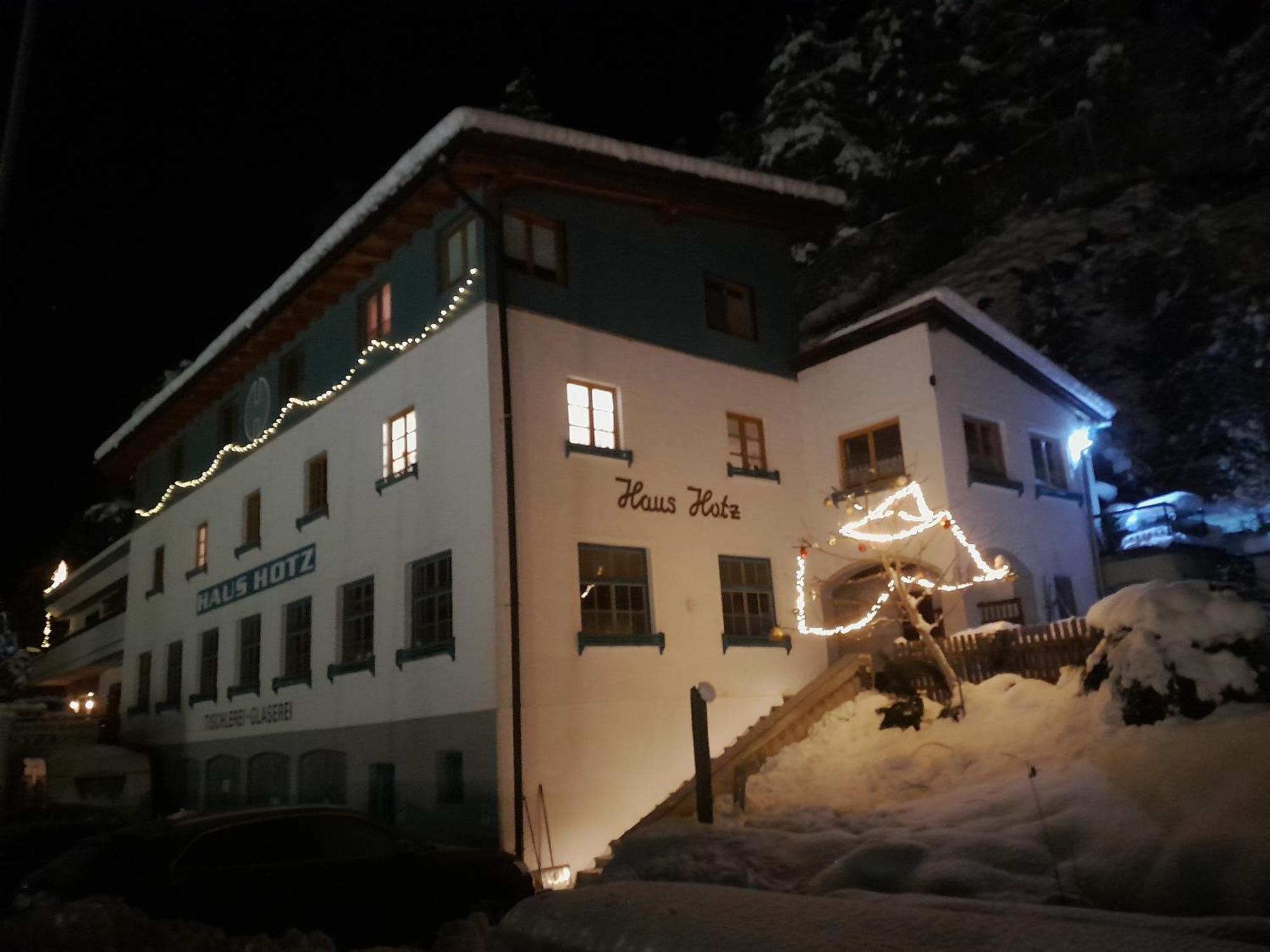 Haus Hotz Apart Talblick Гринс Экстерьер фото